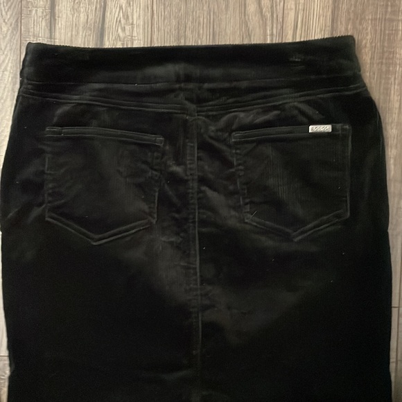 S.C & C.O | Black Velvet Skirt! - Picture 2 of 5